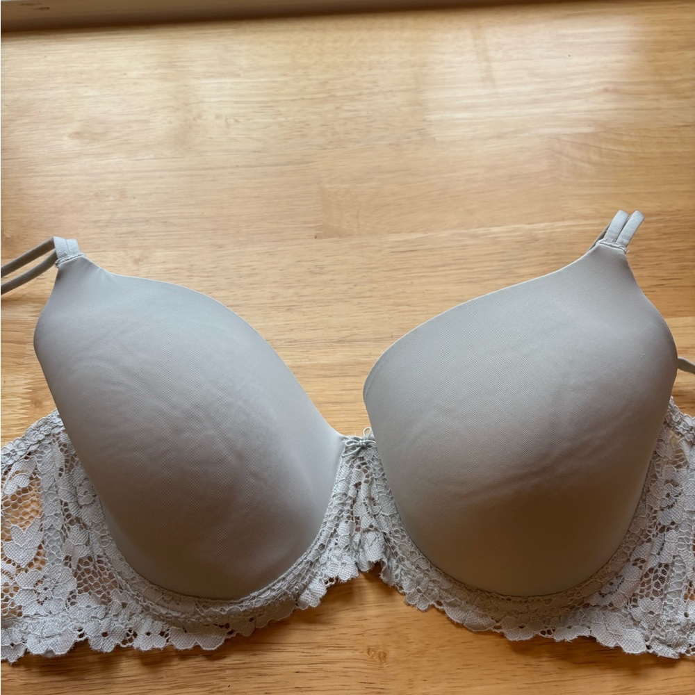No Boundaries Lace‎ Trimmed Bra in Light Gray